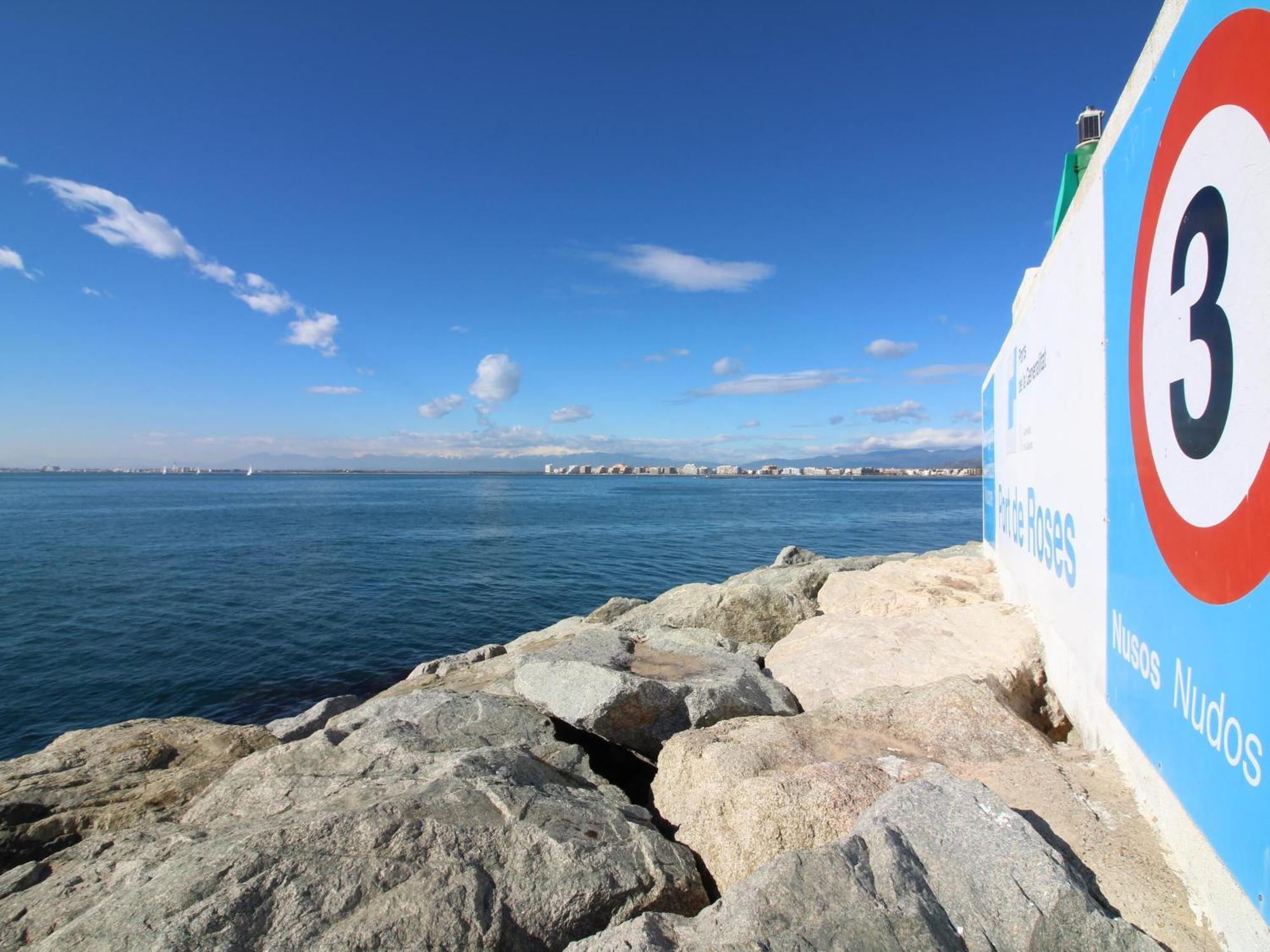 2166 Rocmar 1 4-C, Excelente Situacion Frente Al Puerto Pesquero Y Con Vista A La Bahia. Gran Terraza. Gran Parking Publico Delante. - Es-258-30 Lejlighed Roses Eksteriør billede